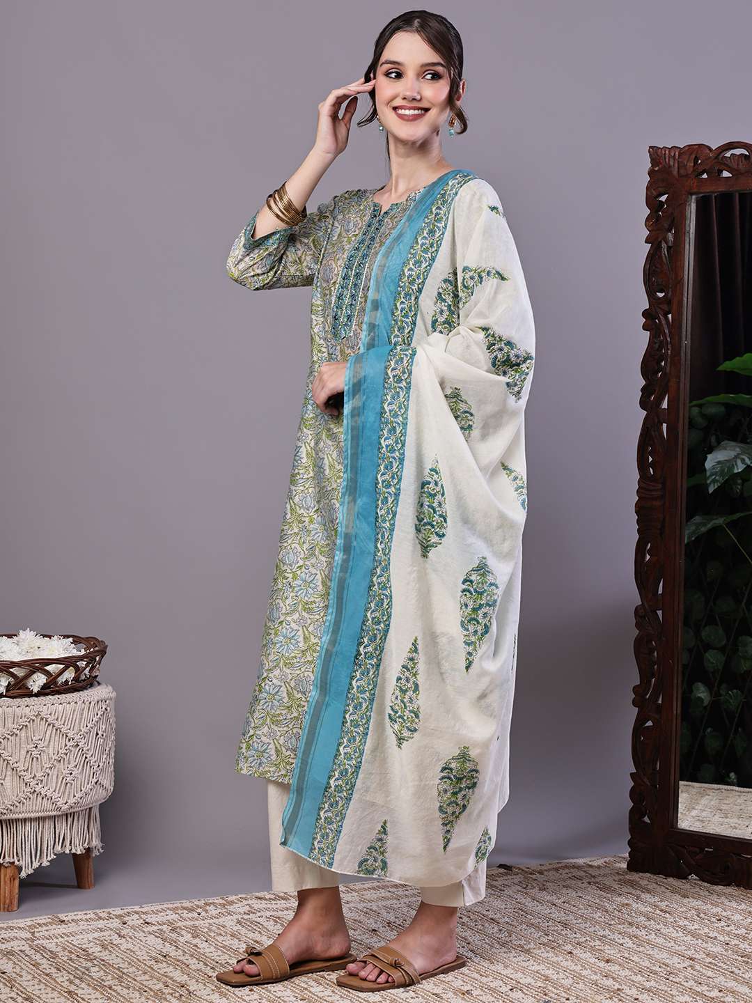 D8UUm6.jpg Women's Green & Blue Floral Chanderi Printed Kurta Set with Dupatta Suit Sets - Image 1